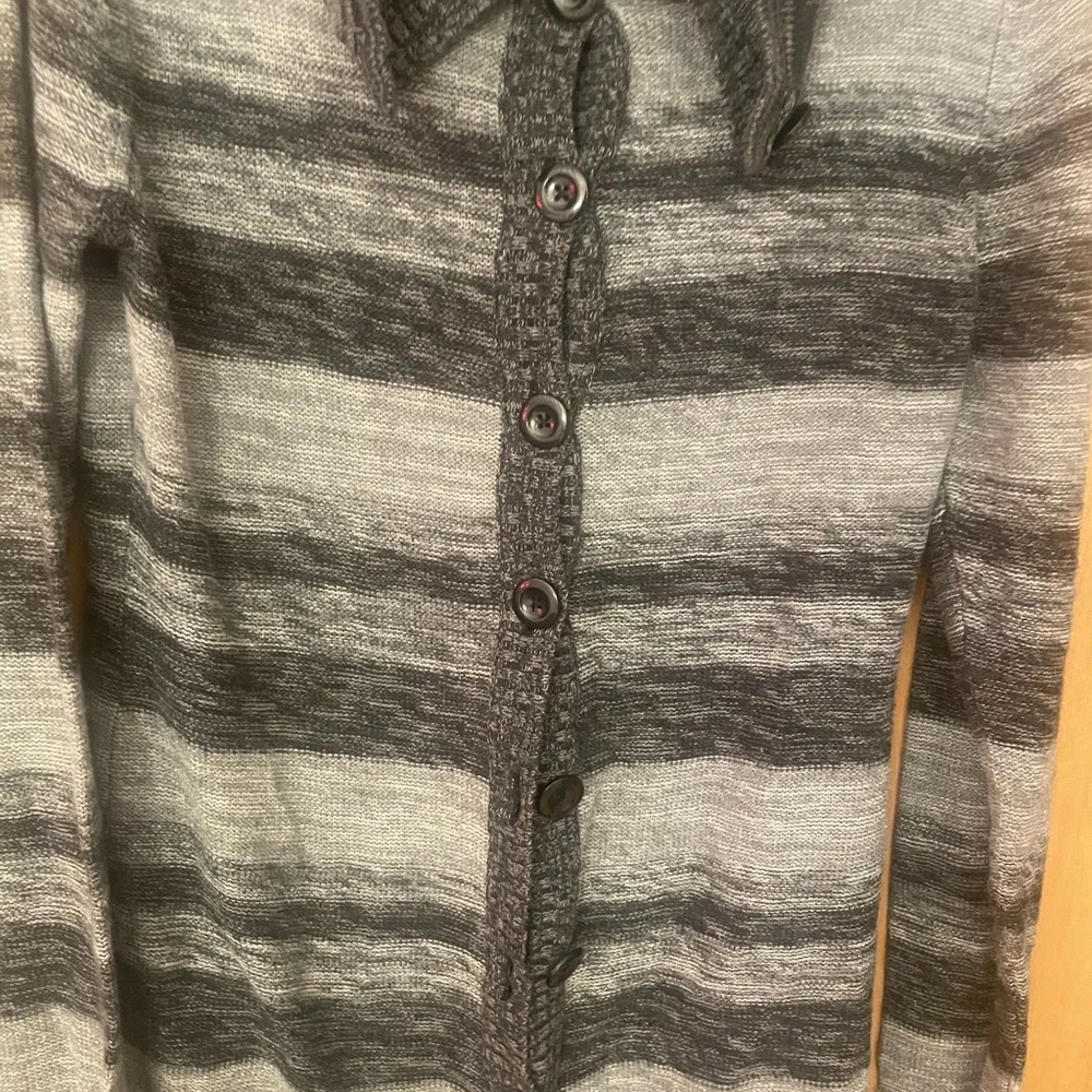 Ladies Roxy button up sweater - Picture 3 of 6